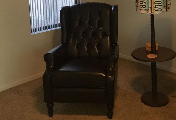 Using the stylish cheap leather recliner from GDF Studio
