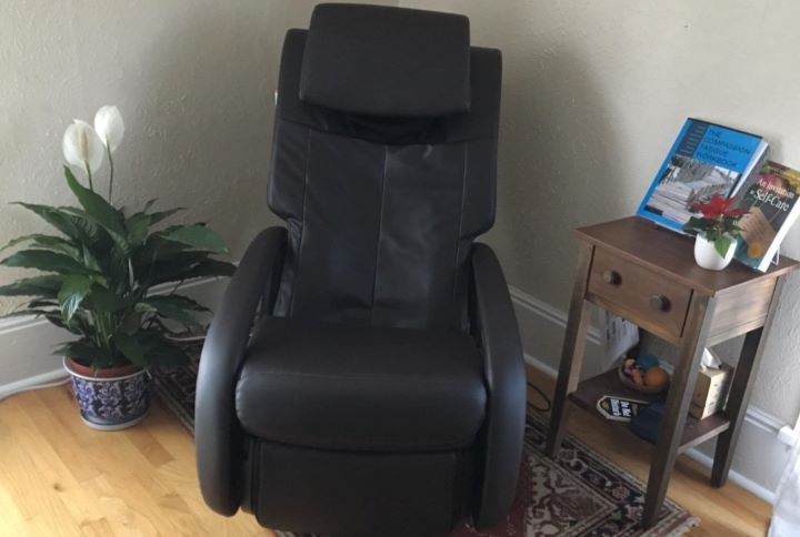 Checking the size of the orthopedic recliner