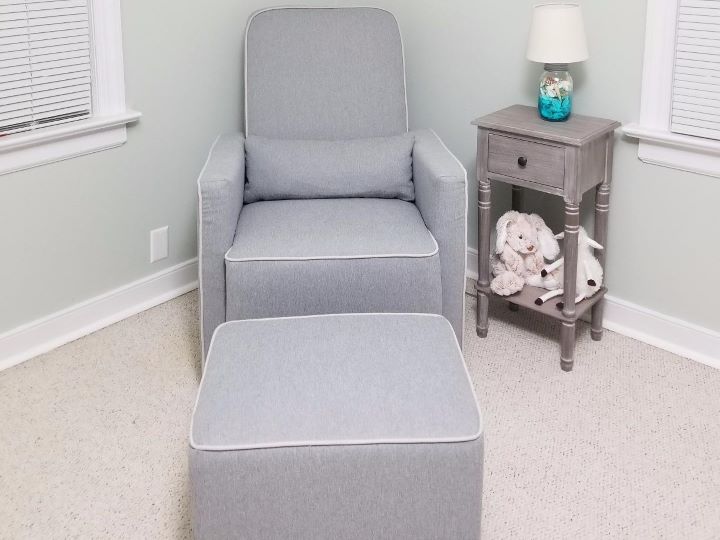 Using the high-quality nursery recliner from DaVinci