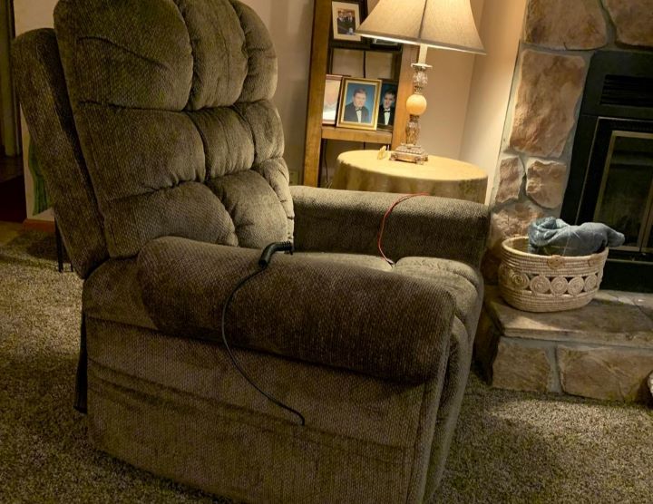 Confirming how effectively the recliner provides an excellent comfortability
