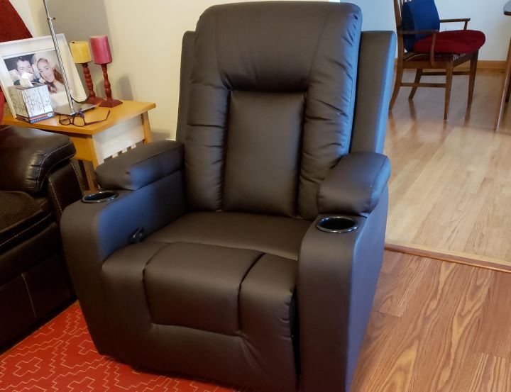 Having the comfortable recliner from Comhoma