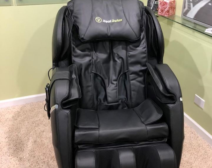 Trying the full-body orthopedic massage recliner from Real Relax