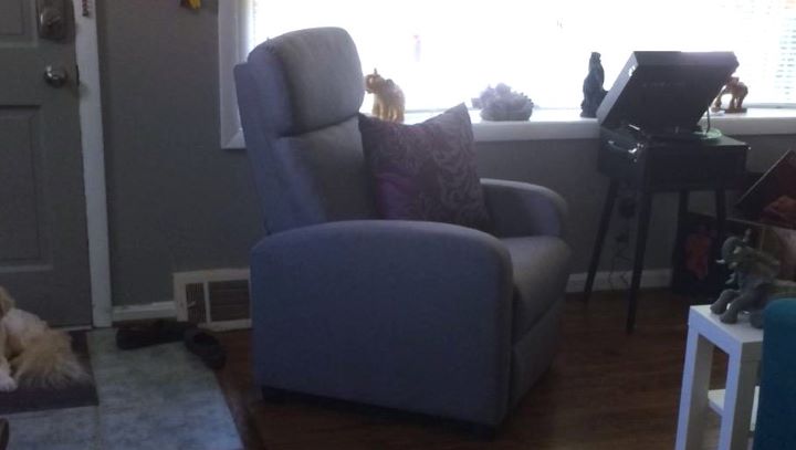 Examining the features of Small Recliners for a Bedroom